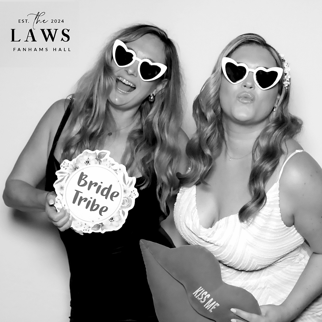 Bride posing at the Hollywood Glam Photo Booth